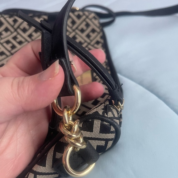 Tommy Hilfiger Logo Crossbody Purse Black and Tan - Picture 7 of 7